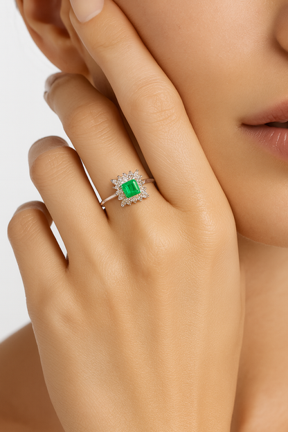 Natural Emerald & Natural Diamond Ring