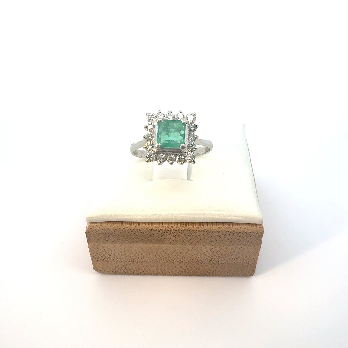 Natural Emerald & Natural Diamond Ring
