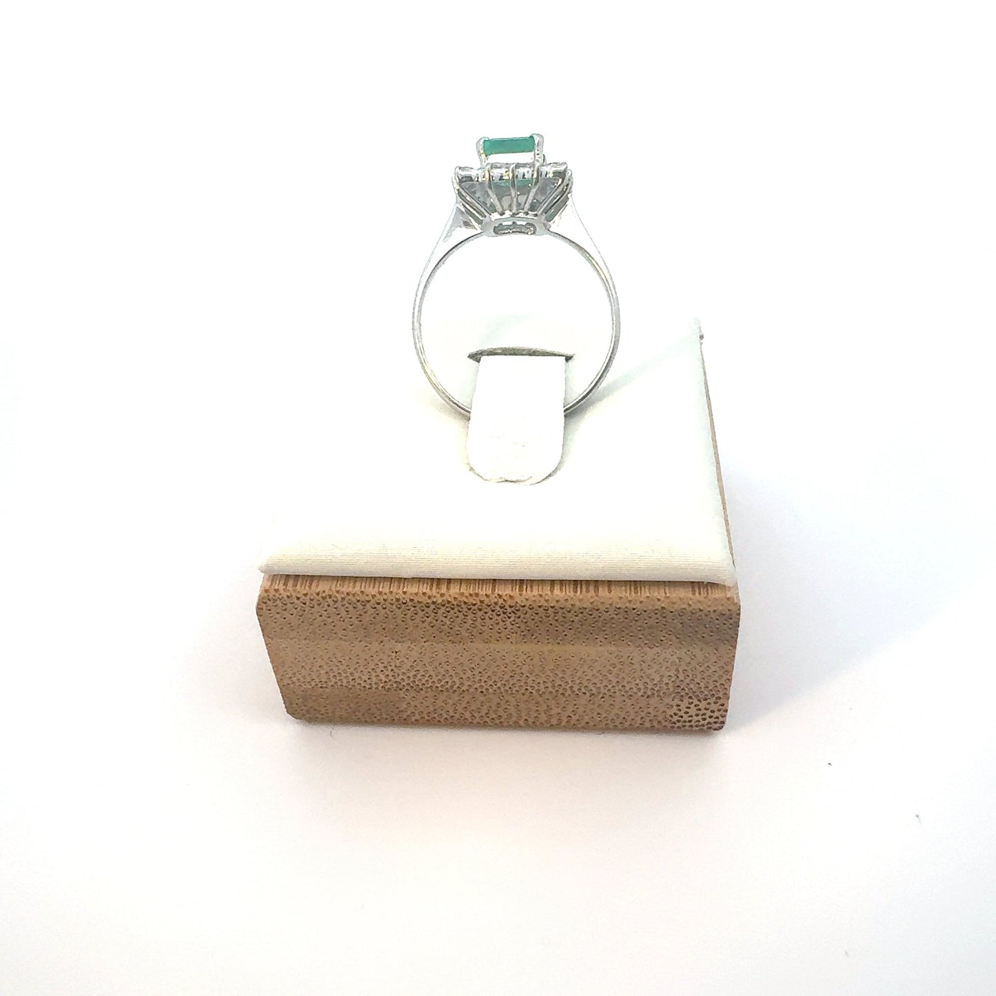 Natural Emerald & Natural Diamond Ring