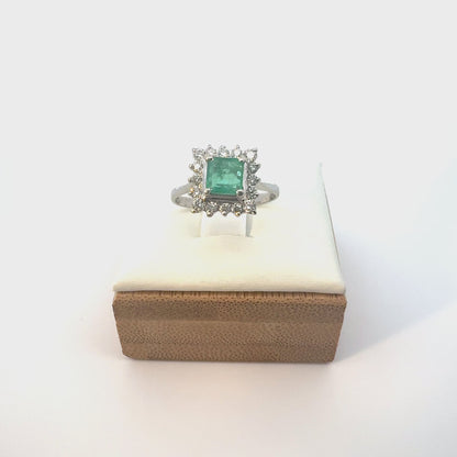 Natural Emerald & Natural Diamond Ring